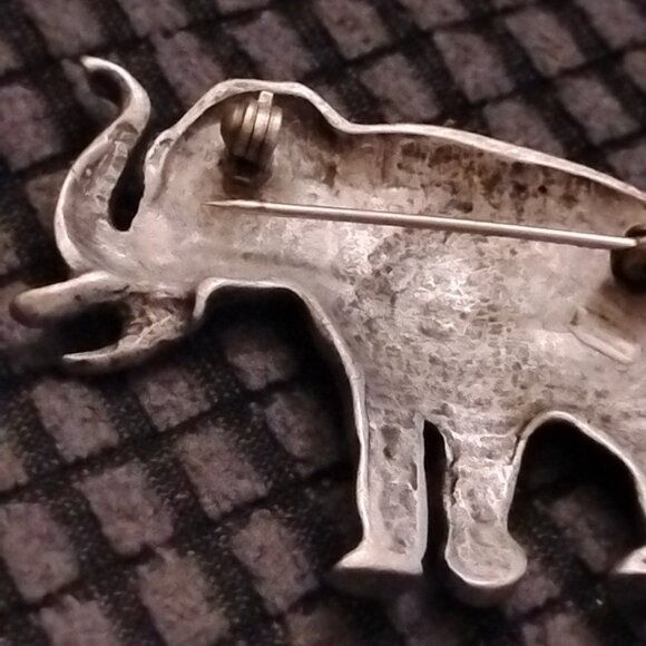 Silver Tone Elephant Figurine Brooch Pin - Picture 6 of 9